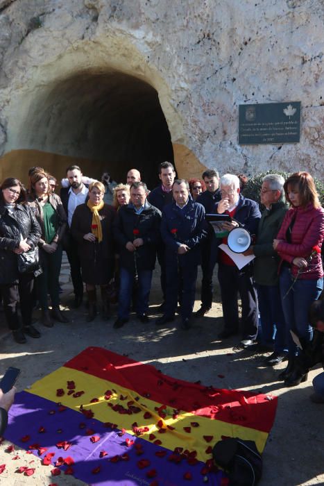 Homenaje a las víctimas de la desbandá en el Peñón del Cuervo