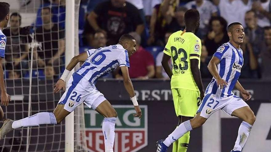 Óscar Rodríguez, a la derecha, celebra el gol que le dio el triunfo al Leganés.