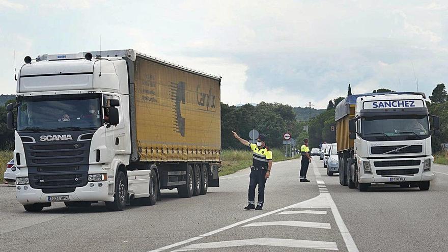 Els camions seguien circulant ahir per l&#039;N-II.