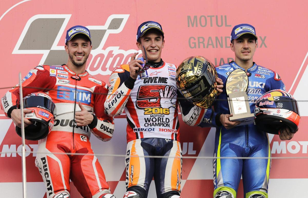 Marc Márquez, con Andrea Dovizioso y Maverick Vinales en el podio de 2016