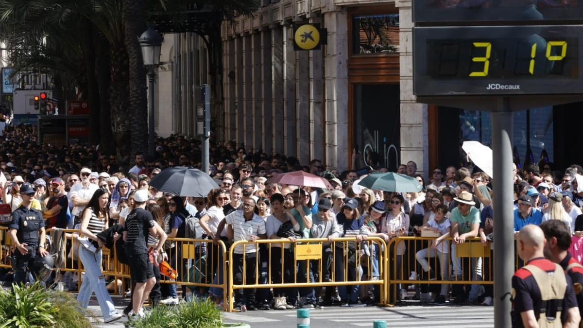 La plaza del Ayuntamiento de València ha registrado una temperatura de 31 grados