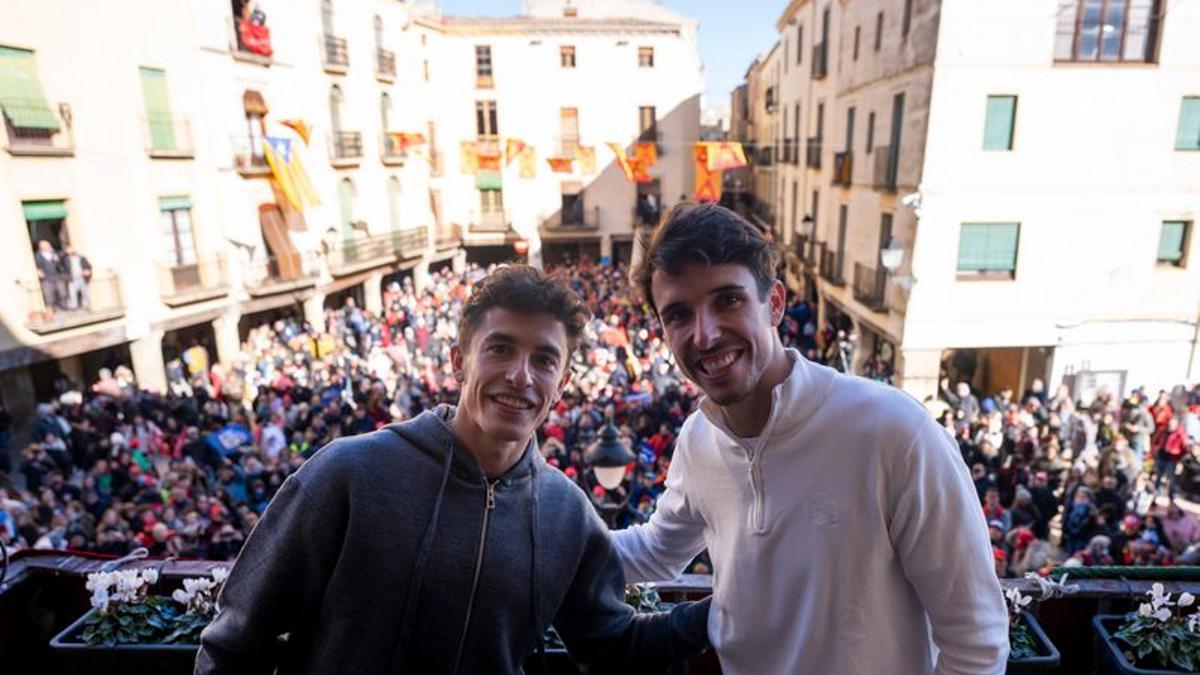 Marc y Àlex Márquez celebraron su doblete en MotoGP con todo Cervera (Lleida).