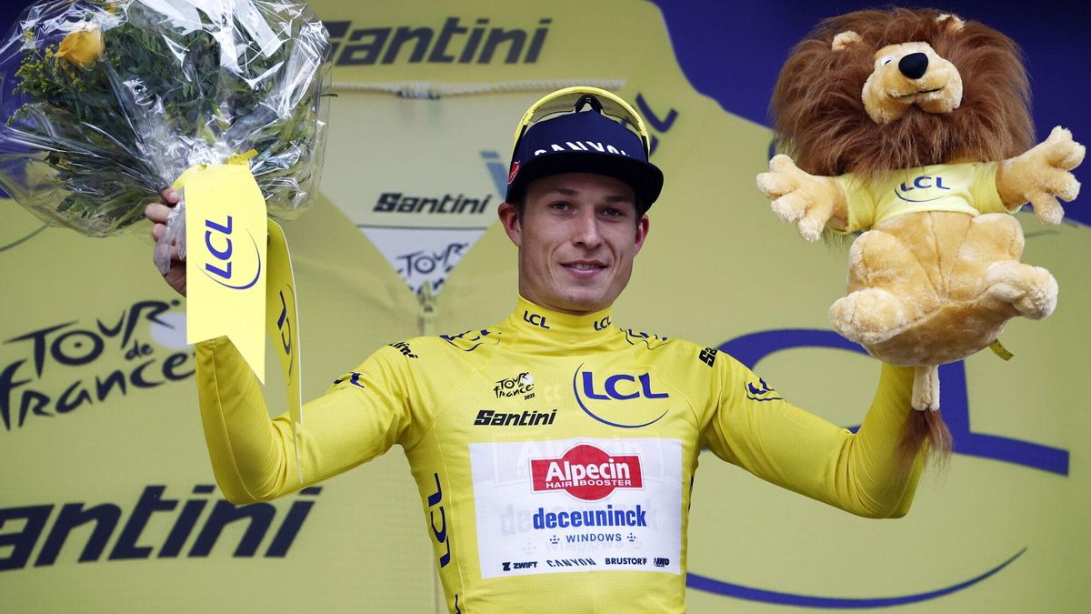 Jasper Philipsen, con el maillot amarillo tras la primera etapa del Tour