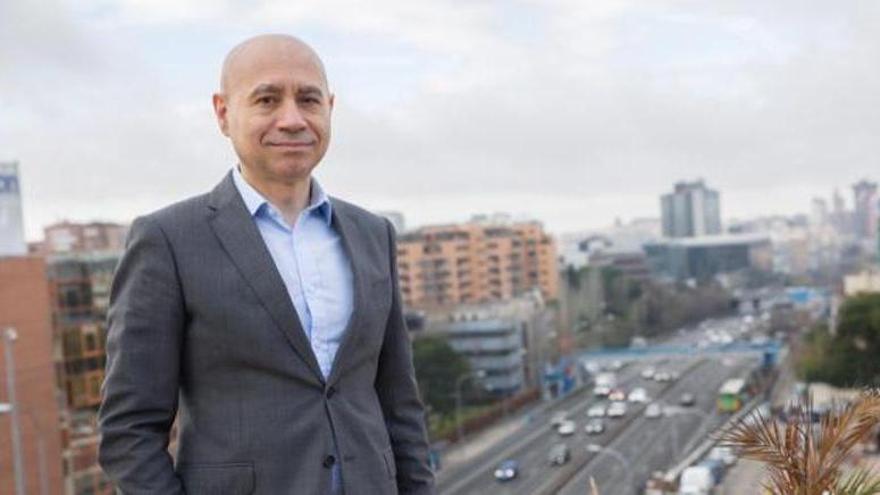 El accionista de Indra Manuel Revuelta se niega a rectificar sus críticas a Escribano (EM&amp;E) por el contrato de respiradores adjudicado durante la pandemia