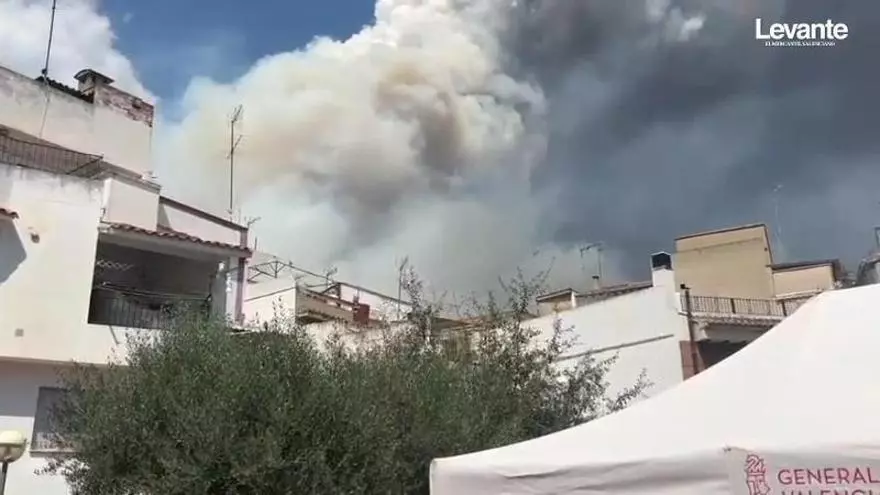 Incendio forestal en la Serra de la Calderona visto desde Gátova
