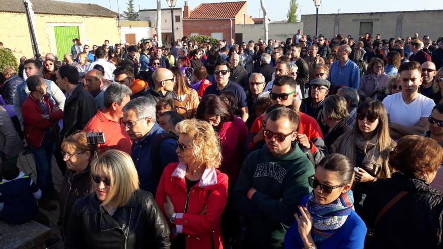 Crimen en Castrogonzalo | Más de 500 personas guardan silencio por la &quot;siempre eterna&quot; Leticia en Castrogonzalo