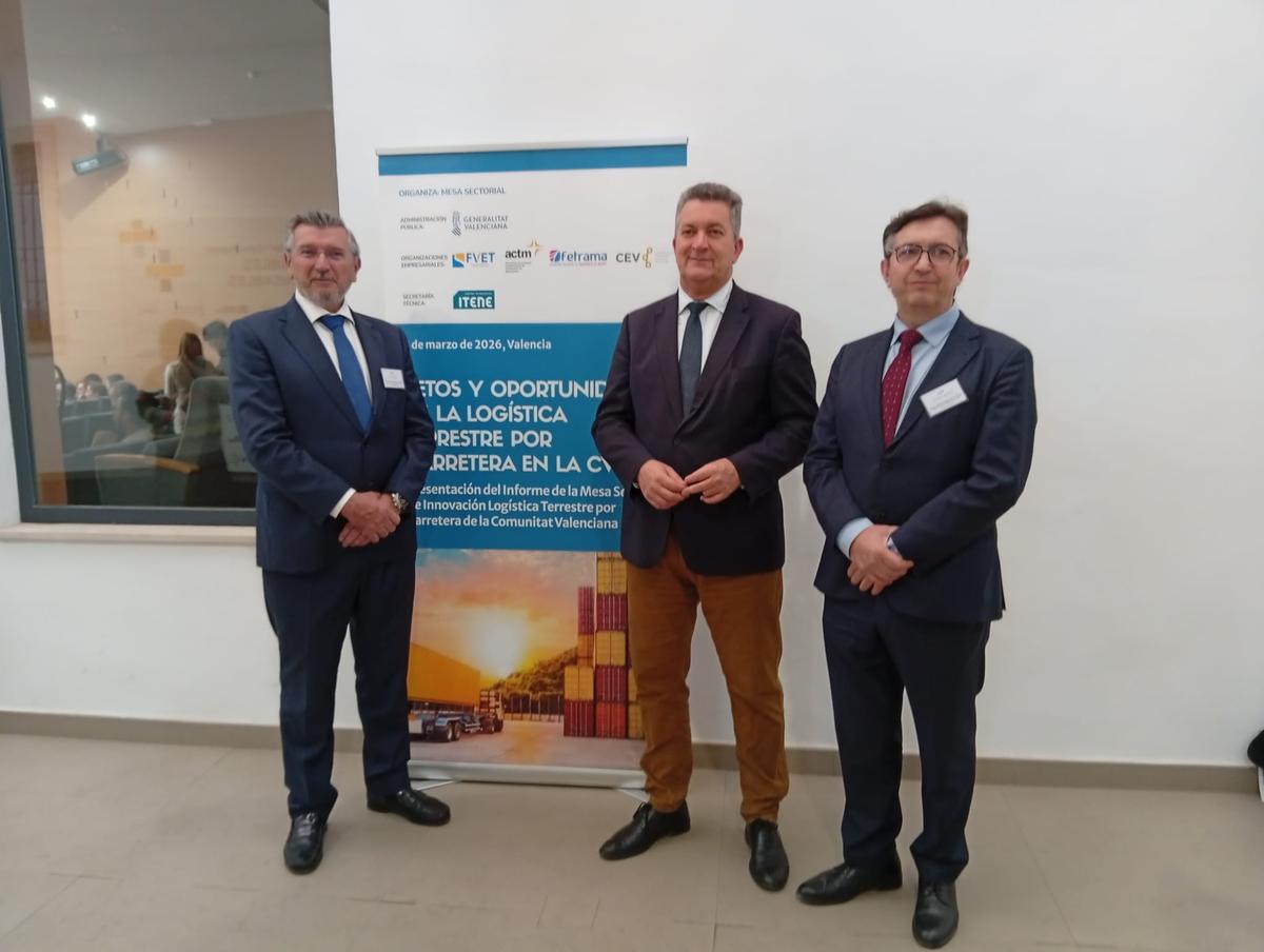 Carlos Prades, Vicente Martinez Mus y Vicente Lafuente, ayer, en la sede de la CEV.