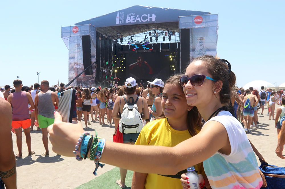 La playa de Sacaba es el escenario de más de doce horas de música en directo con la presencia de Efecto Pasillo, Gemeliers, Piso 21, la malagueña Ana Mena, Atacados, Critika y Saik, Carlos Marco...