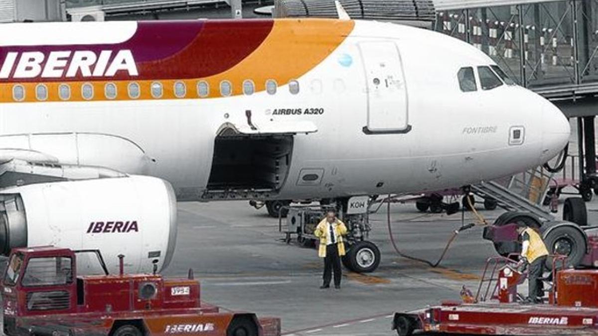 Un avión de Iberia en el aeropuerto Adolfo Suárez Madrid-Barajas.