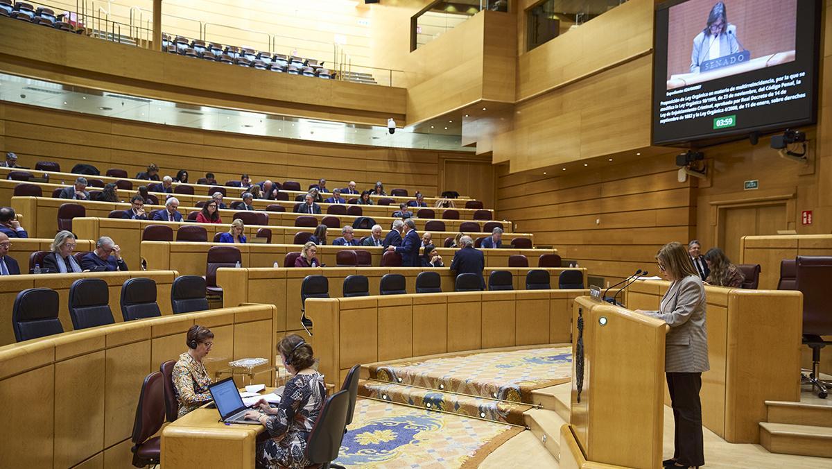 La senadora del PP, Rosa María Sánchez, durante la sesión plenaria en el Senado, el 18 de marzo.