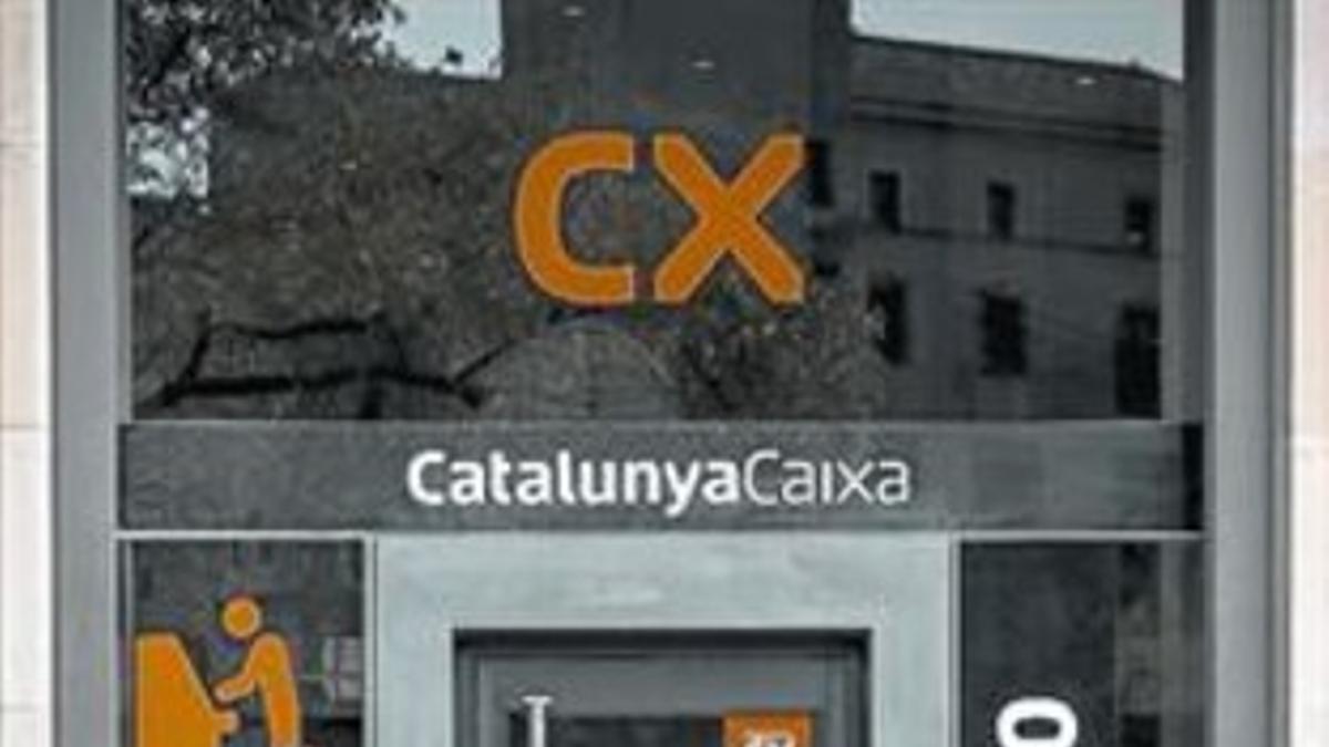 La sede de CatalunyaCaixa incorpora la imagen de marca del BBVA.