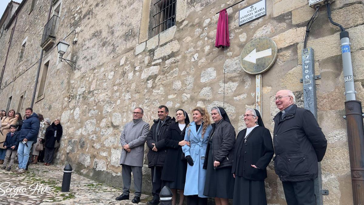 Descubrimiento de la Calle Antonia María Hernández Moreno