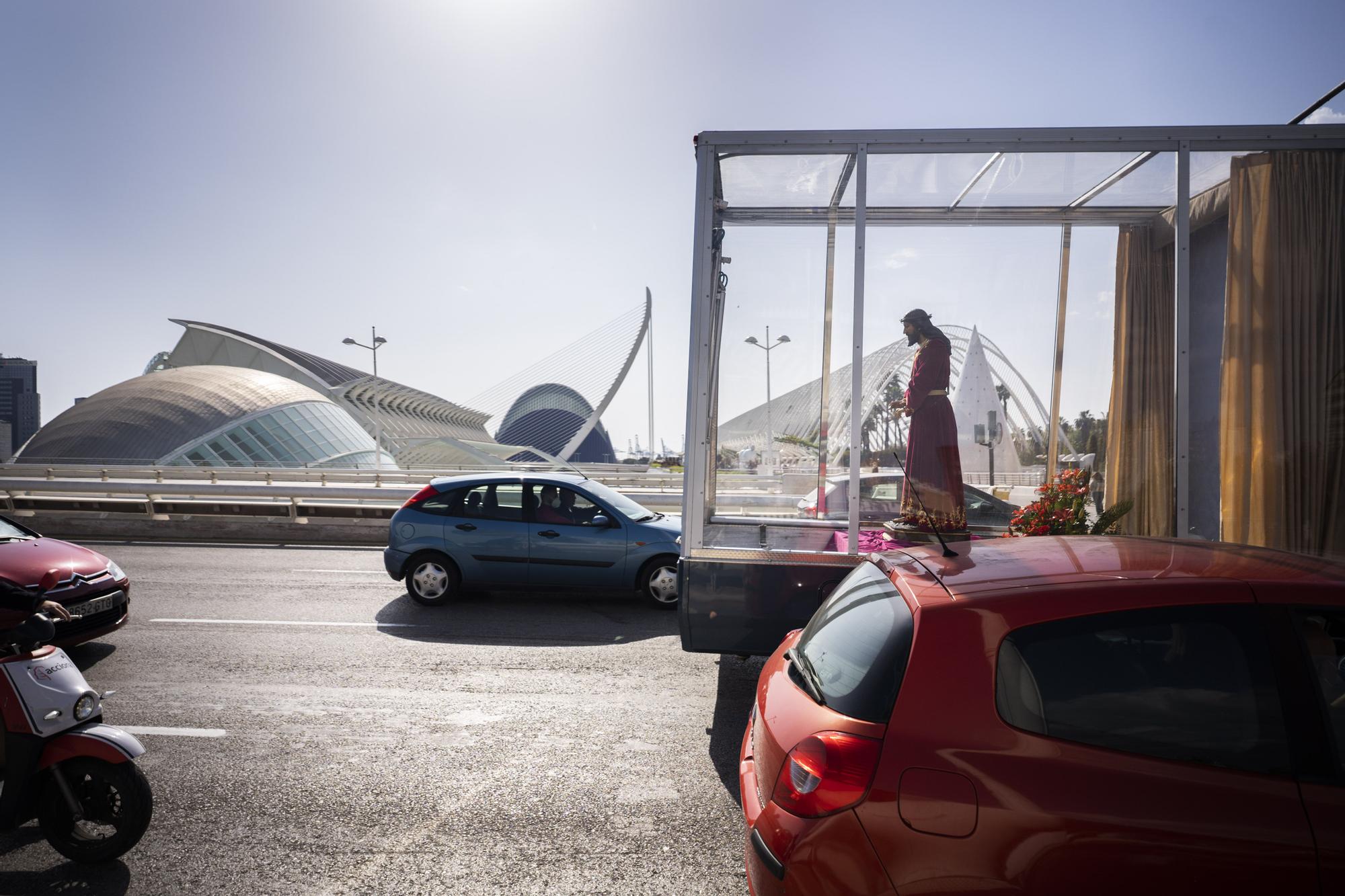 El Cristo de Medinaceli recorre València con el Maremovil