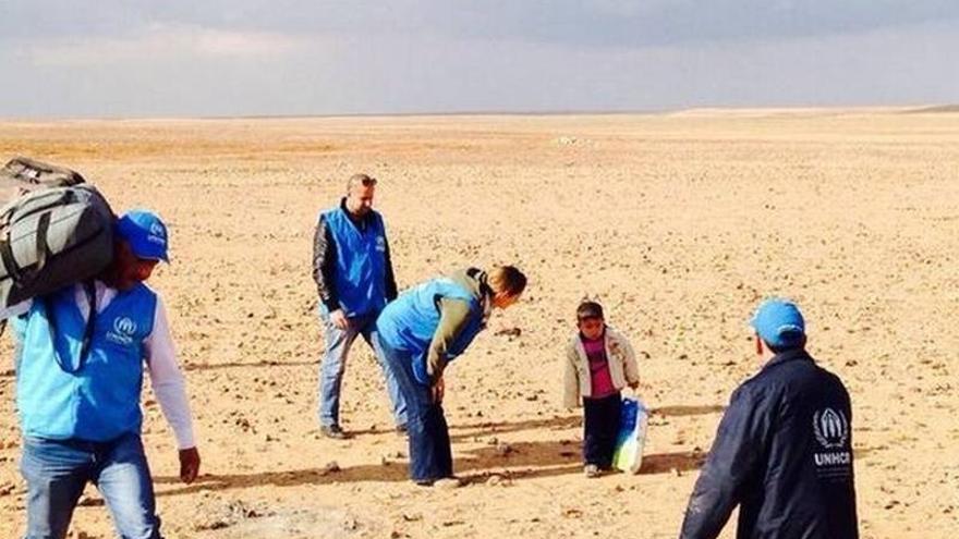 Un equipo de la ONU encuentra a un sirio de 4 años atravesando solo el desierto