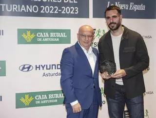 Insua, premio al Mejor Jugador del Sporting: "El derbi va a ser muy emocionante, los dos equipos estamos en muy buenas posiciones"