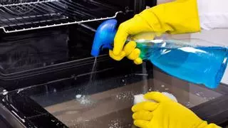 Cómo limpiar el cristal del horno para que quede impecable