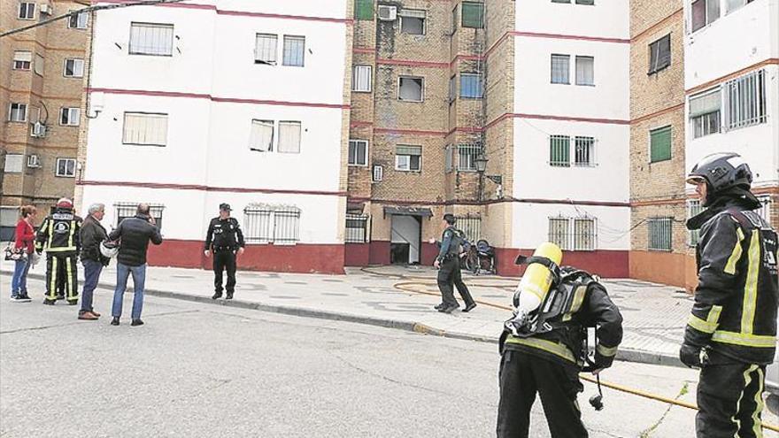 Seis personas intoxicadas por humo y dos menores ingresadas por un incendio