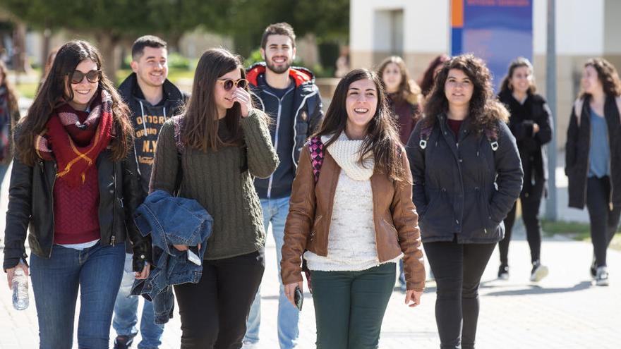 Educación destinará 450.000 euros a becas de excelencia universitaria