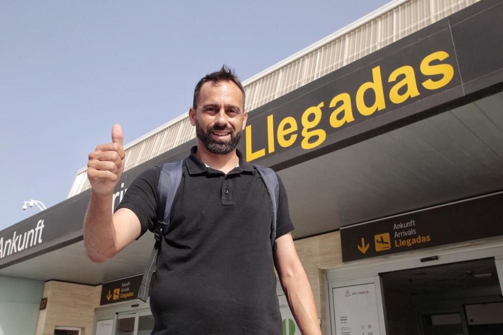 Fran Fernández, por fuera de la terminal del Reina Sofía.