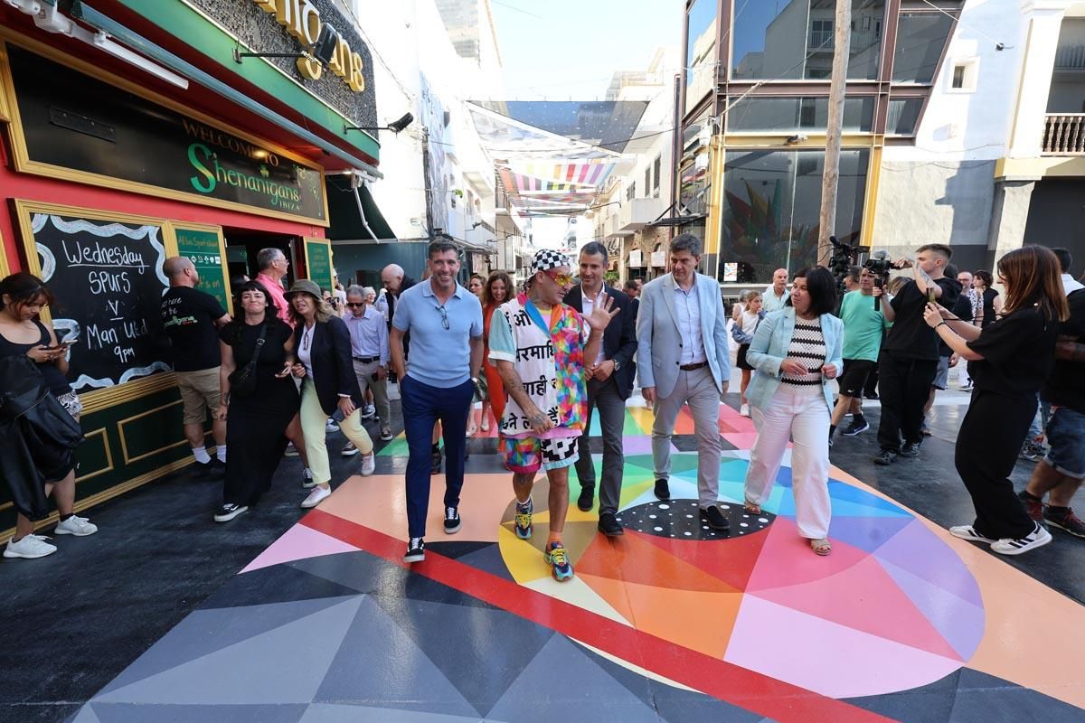 Galería: Todas las imágenes de la inauguración del mural de Okuda en Sant Antoni