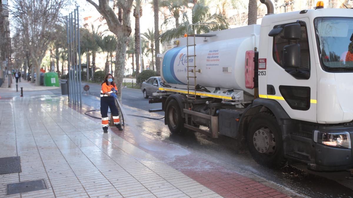 La provincia de Alicante amanece con una capa de arena roja