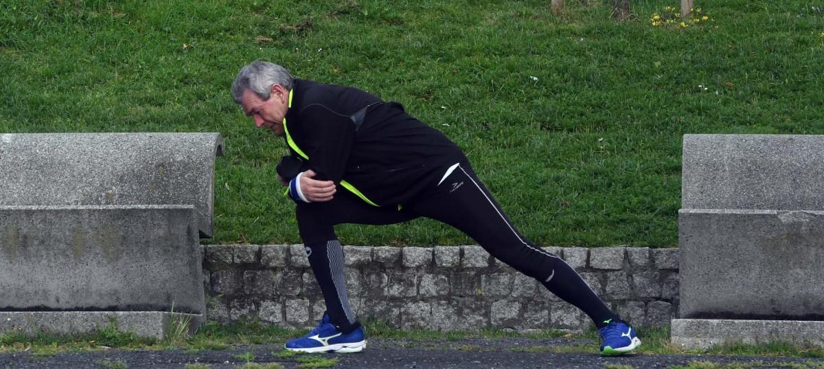 Médicos recomiendan duplicar la distancia de seguridad al hacer deporte