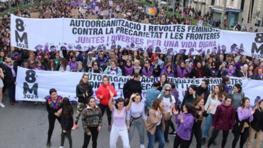 Una imatge de la capçalera de la manifestació feminista de Barcelona