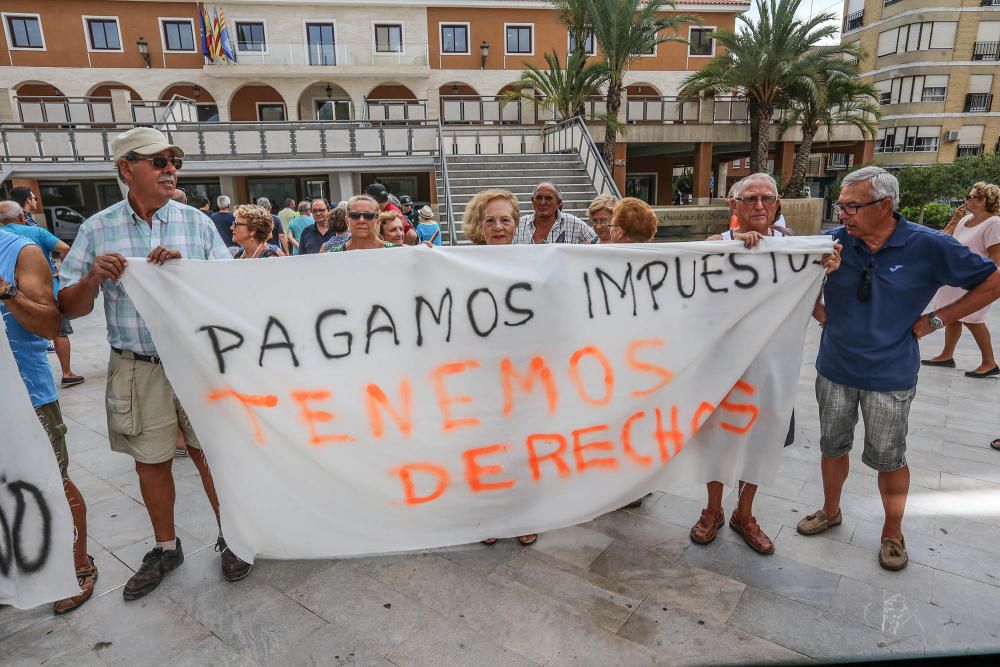 Concentración de protesta en Guardamar.