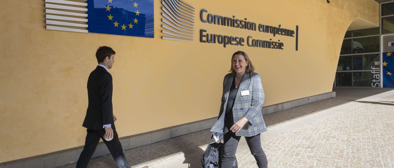 La consejera de Familia, Isabel Blanco, antes de atender ayer a los medios en Bruselas. | B. Revert - Ical11 Oct 2022 - Brussels, Belgium - Isabel Blanco, consejera de Familia e Igualdad de Oportunidades, atiende a la prensa tras una reunión con Dubravka Suica, comisaria europea de Democracia y Demografía y vicepresidenta de la Comisión Europea. © Bernal Revert/ Ical