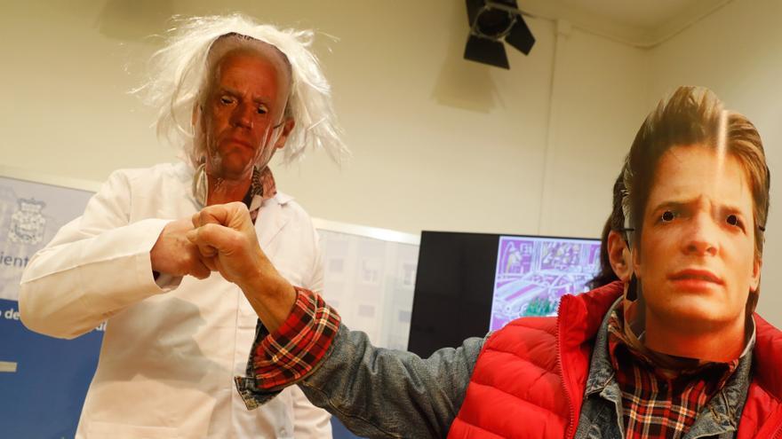 Favila y Caamaño se cuelan  en Avilés por Comadres con el show “Descenso to the Future”