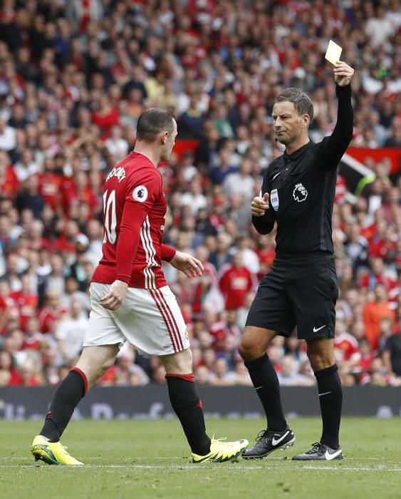 El Manchester City se impuso (1-2) este sábado al Manchester United en el derbi que abría la cuarta jornada de Premier League, en un encuentro marcado por el enfrentamiento entre Mourinho y Guardiola.