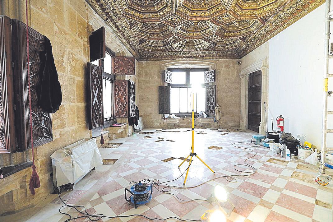 La sala Xica del Palau recupera su esplendor