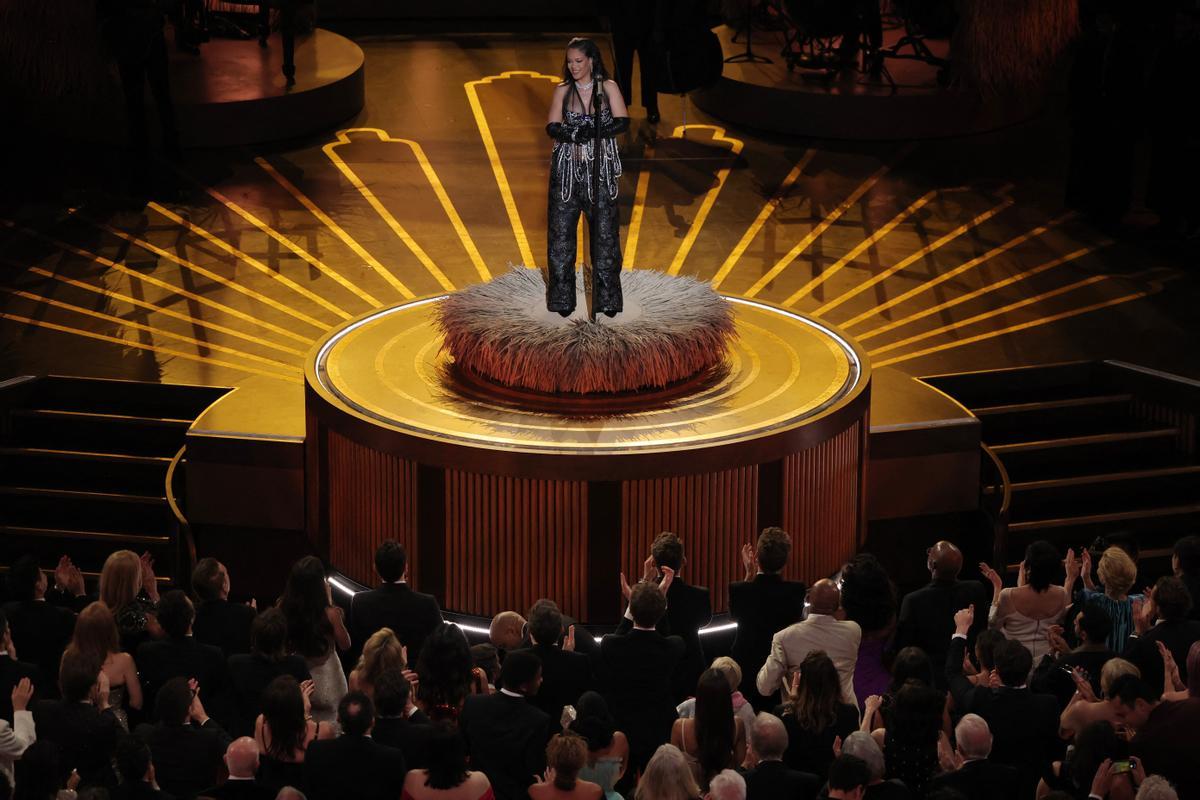 Rihanna interpreta Lift me up en los Oscar 2023