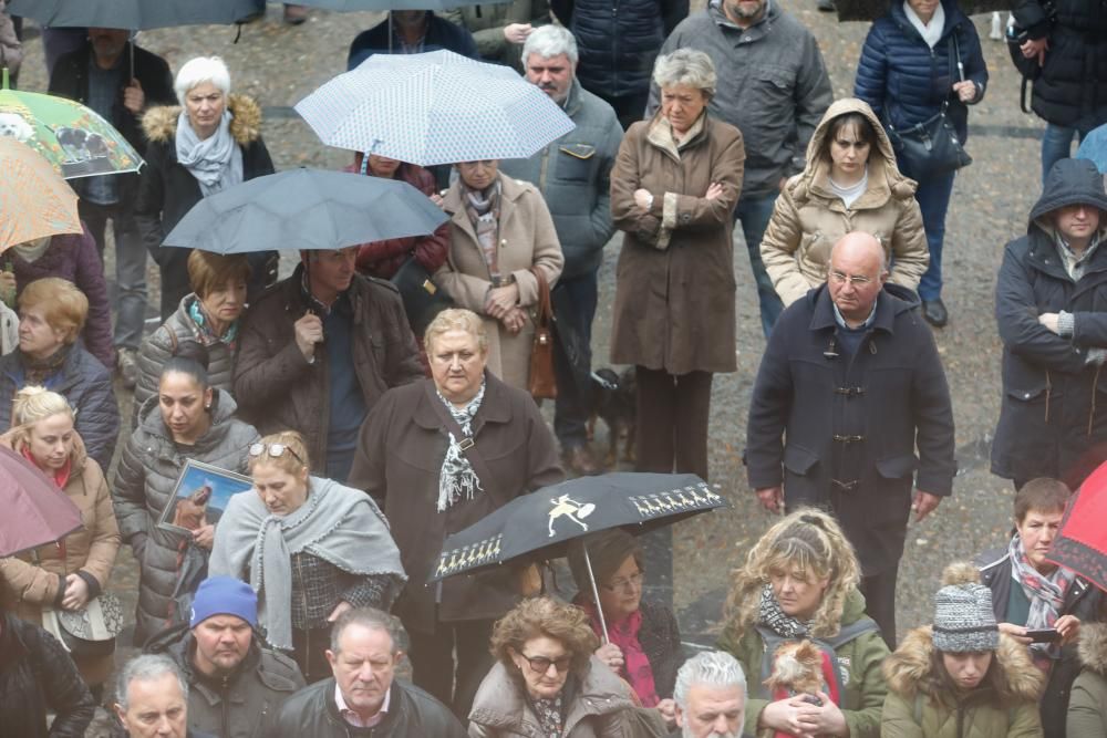 Emotivo minuto de silencio en Gijón por Paz Fernández