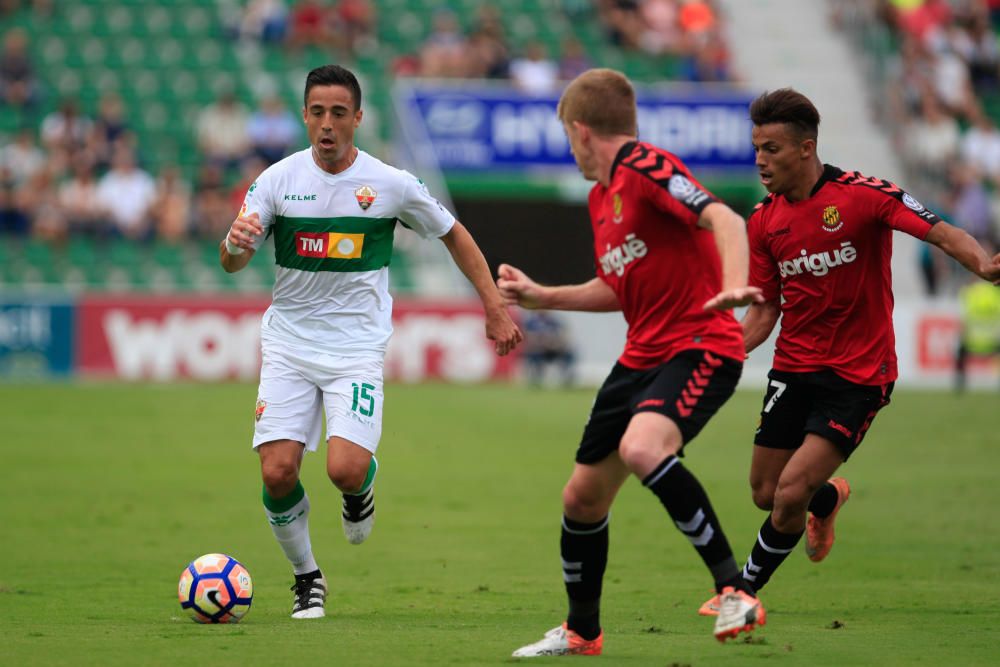 Elche y Nàstic empatan en el Martínez Valero