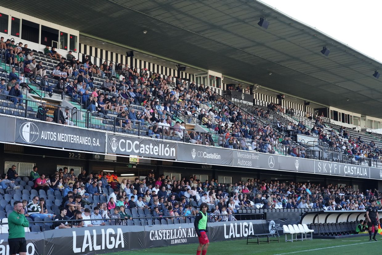 ¡Las mejores imágenes de la celebración del ascenso a Segunda Federación del Castellón B!