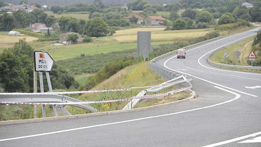 Acceso al cruce del Esperón, tras el accidente mortal. / carlos pardellas