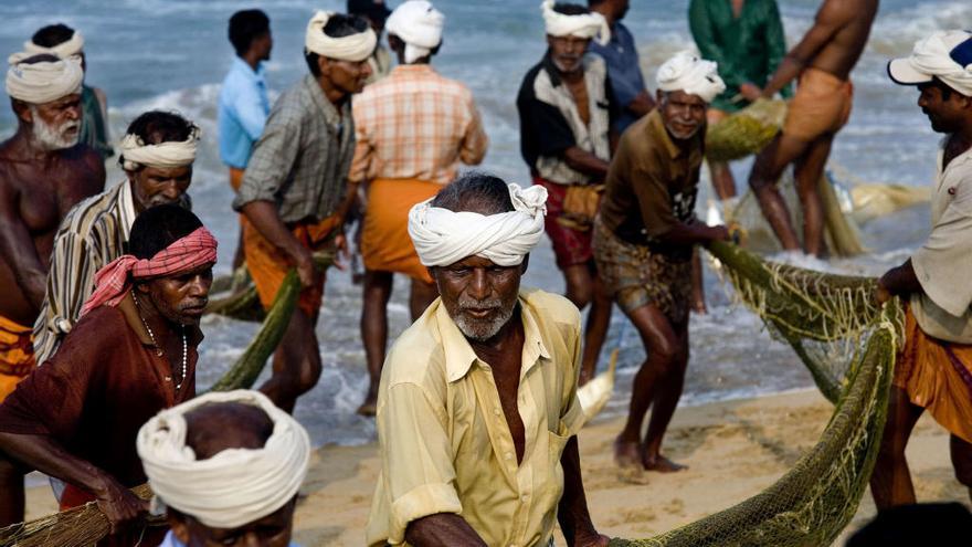 Pescadores de Varñala (India). // Javier Teniente