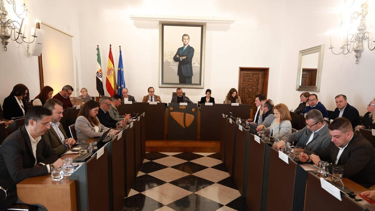 La mejora de la vida en las zonas rurales como protagonista del pleno en la Diputación de Cáceres