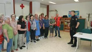 Cruz Roja y Policía ofrecen pautas para prevenir estafas a los mayores