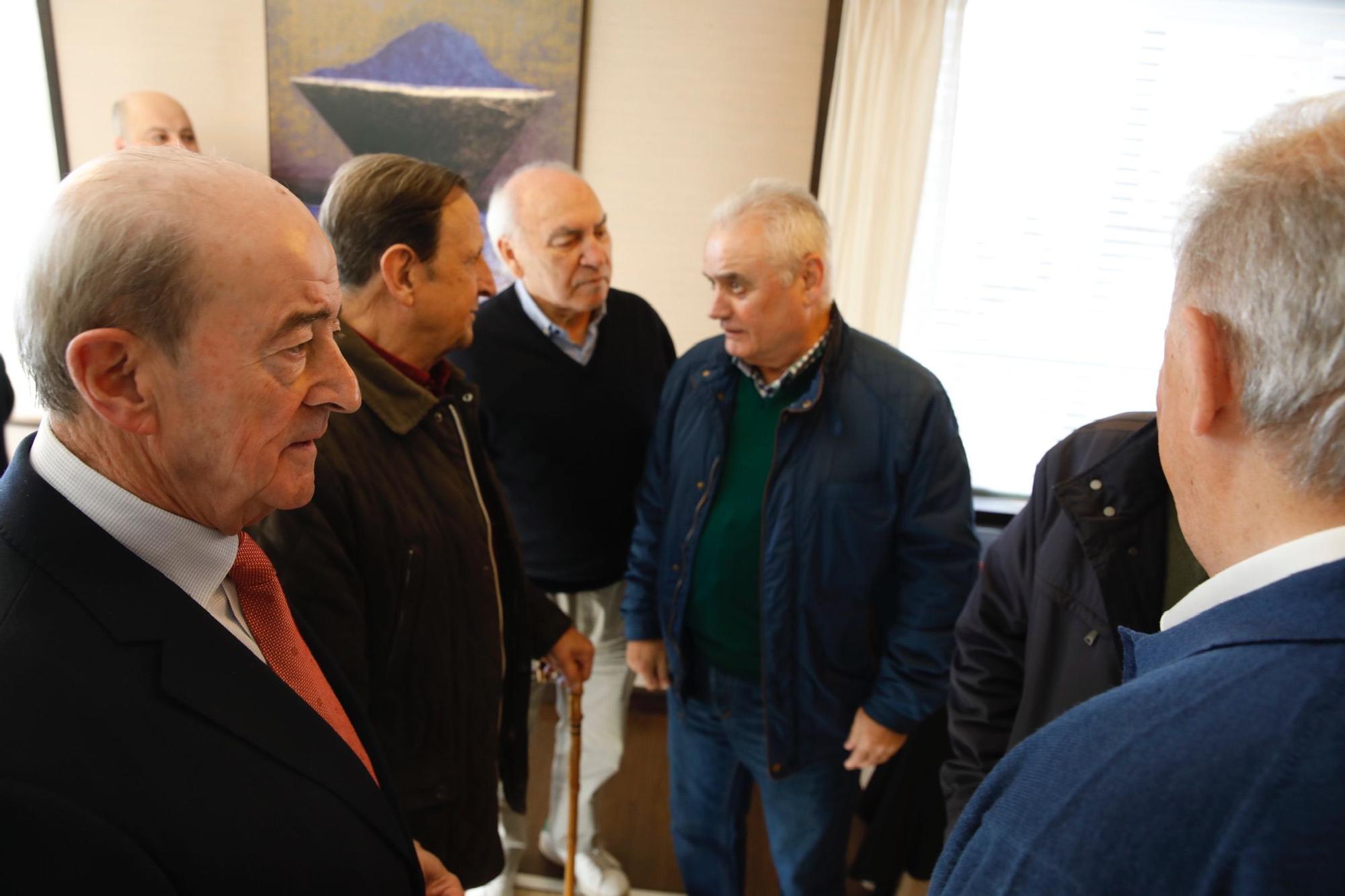 EN IMÁGENES: Abelardo recibe la insignia de oro de los veteranos del Sporting