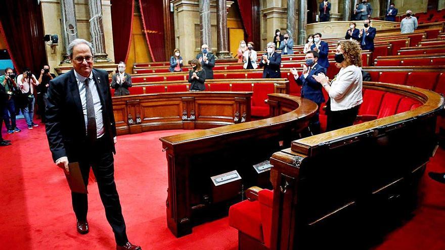 Quim Torra abandona l&#039;hemicicle entre aplaudiments.