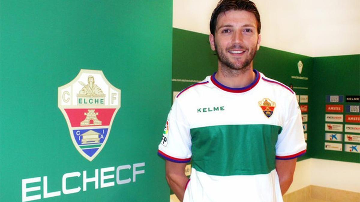 Ilie, fotografiado con el Elche