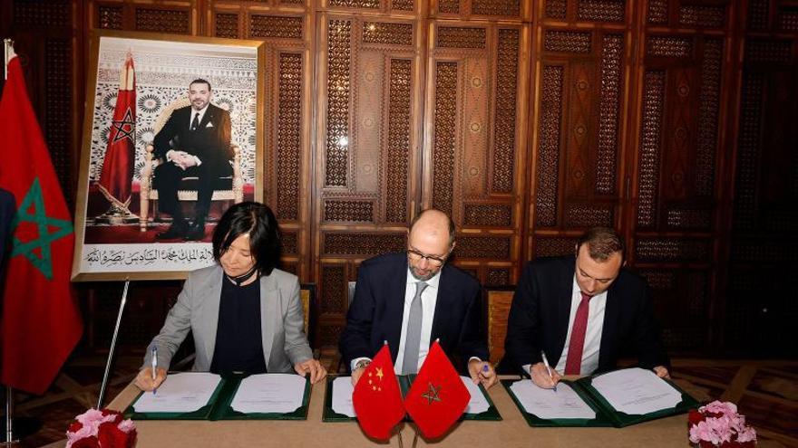 Firma del acuerdo entre la china Gotion y el Gobierno de Marruecos. |   // @CHEFGOV_MA