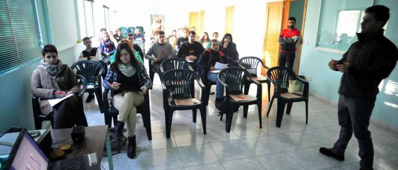 Los 29 alumnos del curso de resinero en A Baxe, Caldas. // Iñaki Abella