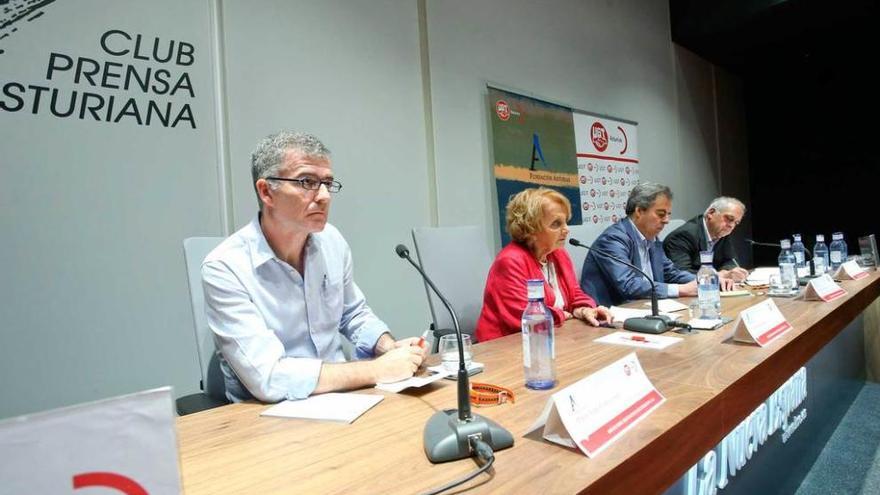 De izquierda a derecha, Miguel Ángel Presno, Paz Fernández Felgueroso, Óscar Rodríguez Buznego y José Manuel Álvarez Piñeiro.