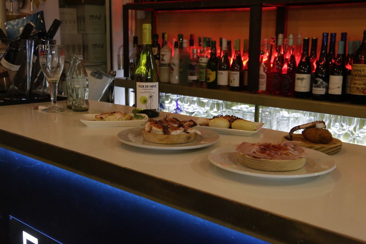 EN IMÁGENES | Así es el Bribón: pulpo y copas en el centro de Zaragoza
