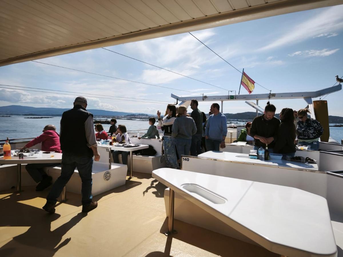 La Ruta del Mejillón en uno de los catamaranes de Cruceros do Ulla Turimares.