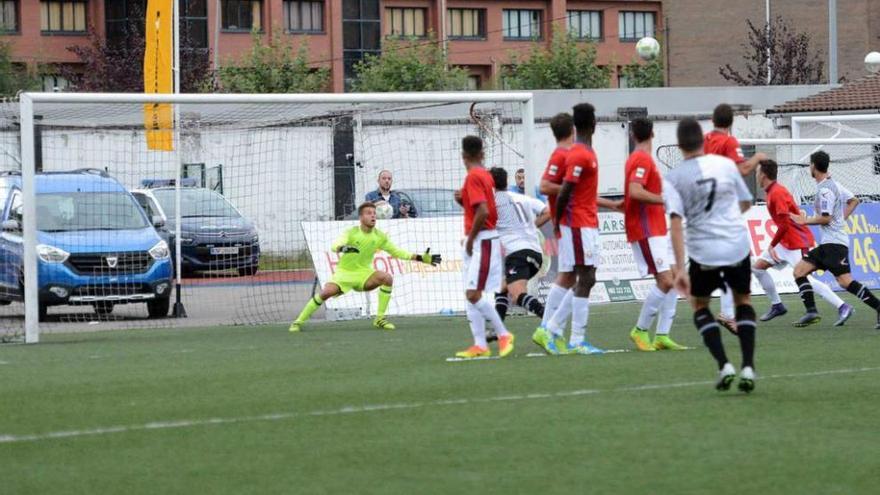 Momento del primer tanto de Jaime ante Osasuna B.