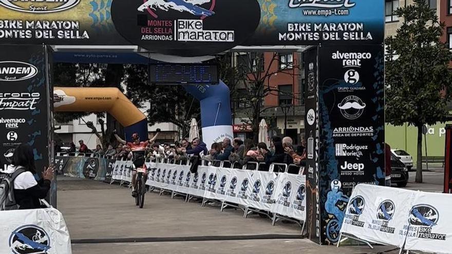 Rocío Gamonal y Javier del Cueto se imponen en la duodécima edición de la Bikemaratón Montes del Sella